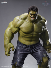 21.Hulk 1-3 Scale Statue Marvel Advengers Collectible-detailed front view