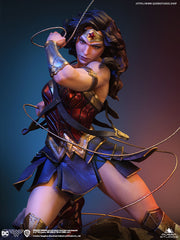 QueenStudios Collectibles Classic Wonder Woman statue