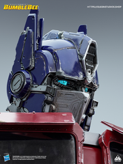 Optimus Prime Human-Size Statue by Queen Studios, a centerpiece for any collection.