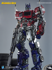 Queen Studios' impressive Optimus Prime Human-Size Statue in full glory.