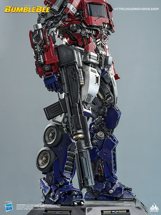 Statue of Optimus Prime by Queen Studios, capturing his heroic stature and charisma.