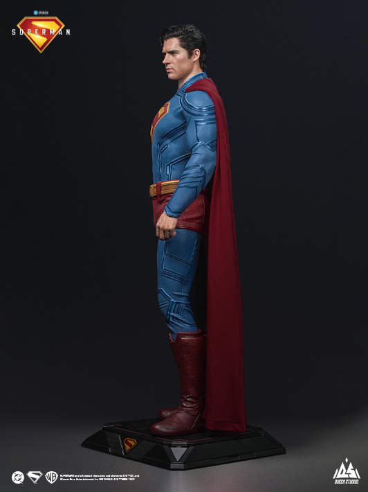 Classic Comic-style QS Superman 1 1 Statue With Bright Blue-and-Red Costume