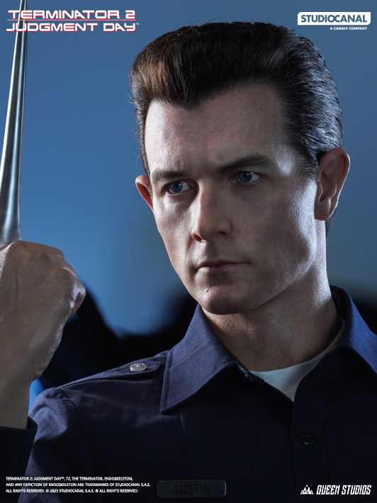 Queen Studios Terminator T-1000 1:1 Bust, hand raised in striking pose