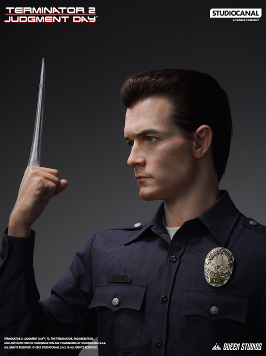 Queen Studios Terminator T-1000 Life-Size Bust close-up of liquid metal finger reshaped into weapon