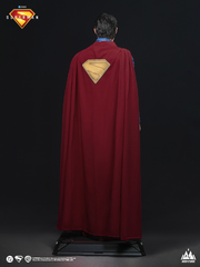 Superman 1 1 Scale Statue Featured with a Flowing Fabric Cape